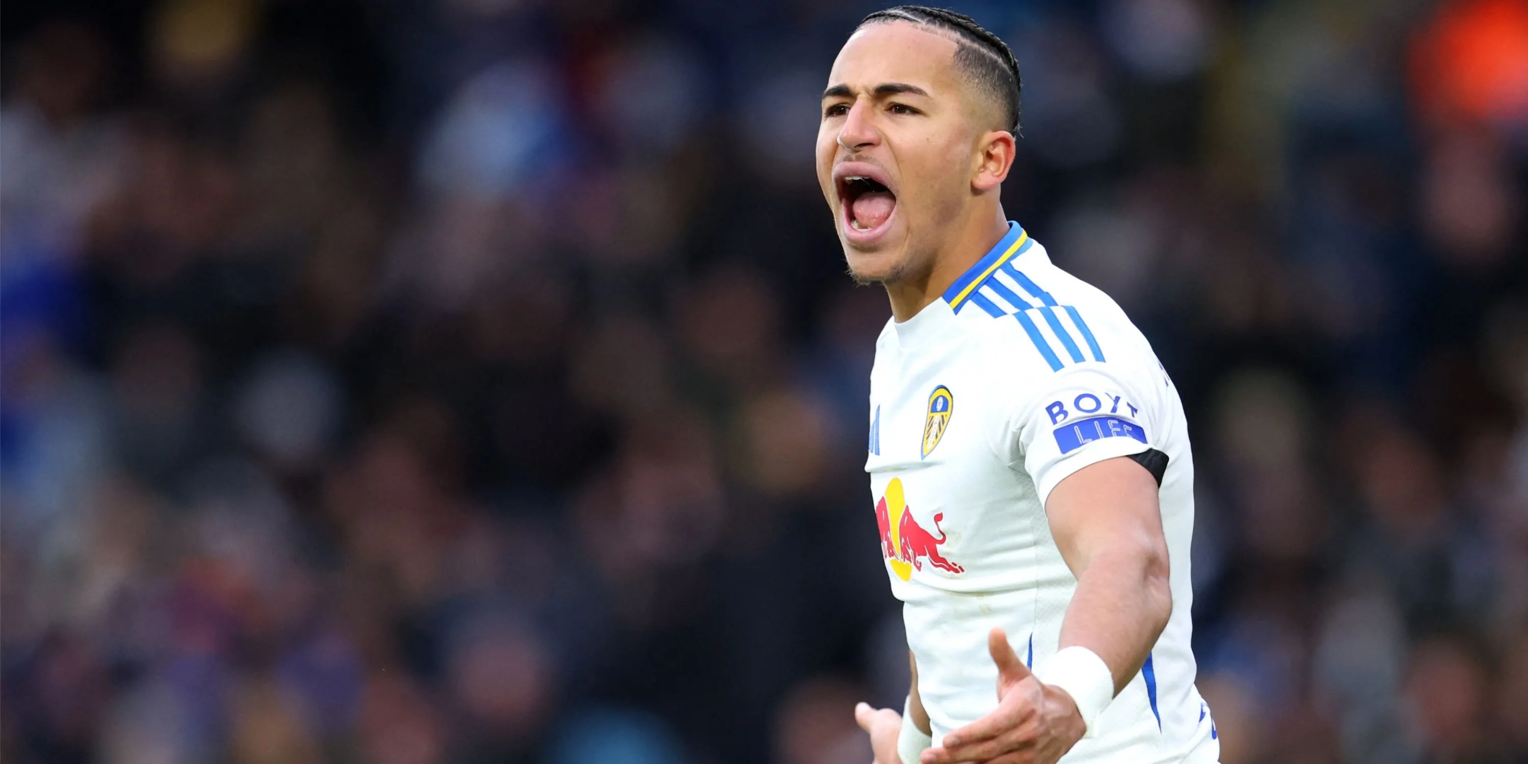 Tiền đạo trẻ Mateo Joseph trong một trận đấu cho Leeds United