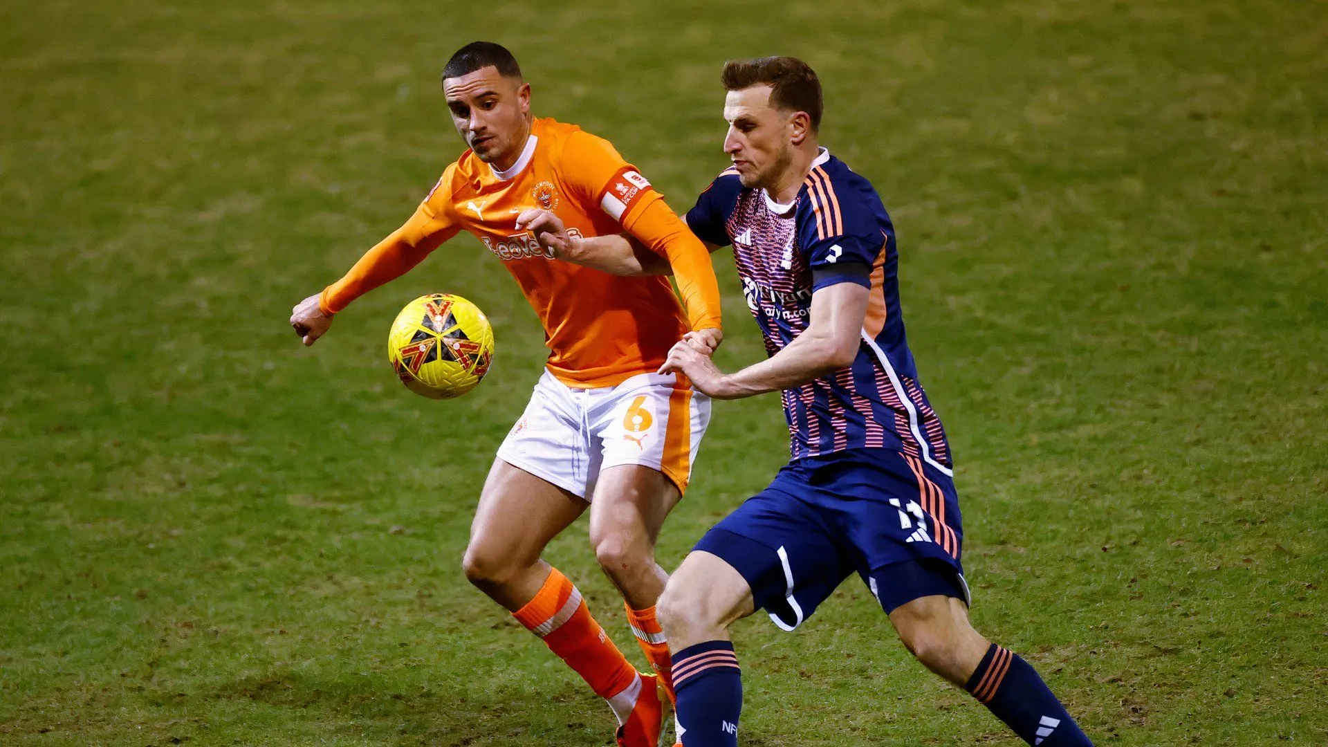 Tiền vệ giàu kinh nghiệm Oliver Norburn, bản hợp đồng mới của Notts County