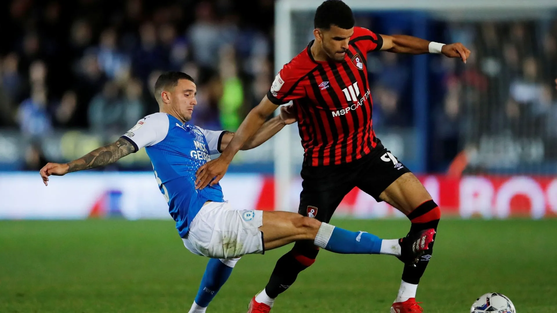 Tiền vệ Oliver Norburn khi còn thi đấu cho Peterborough United trước khi chuyển đến Notts County