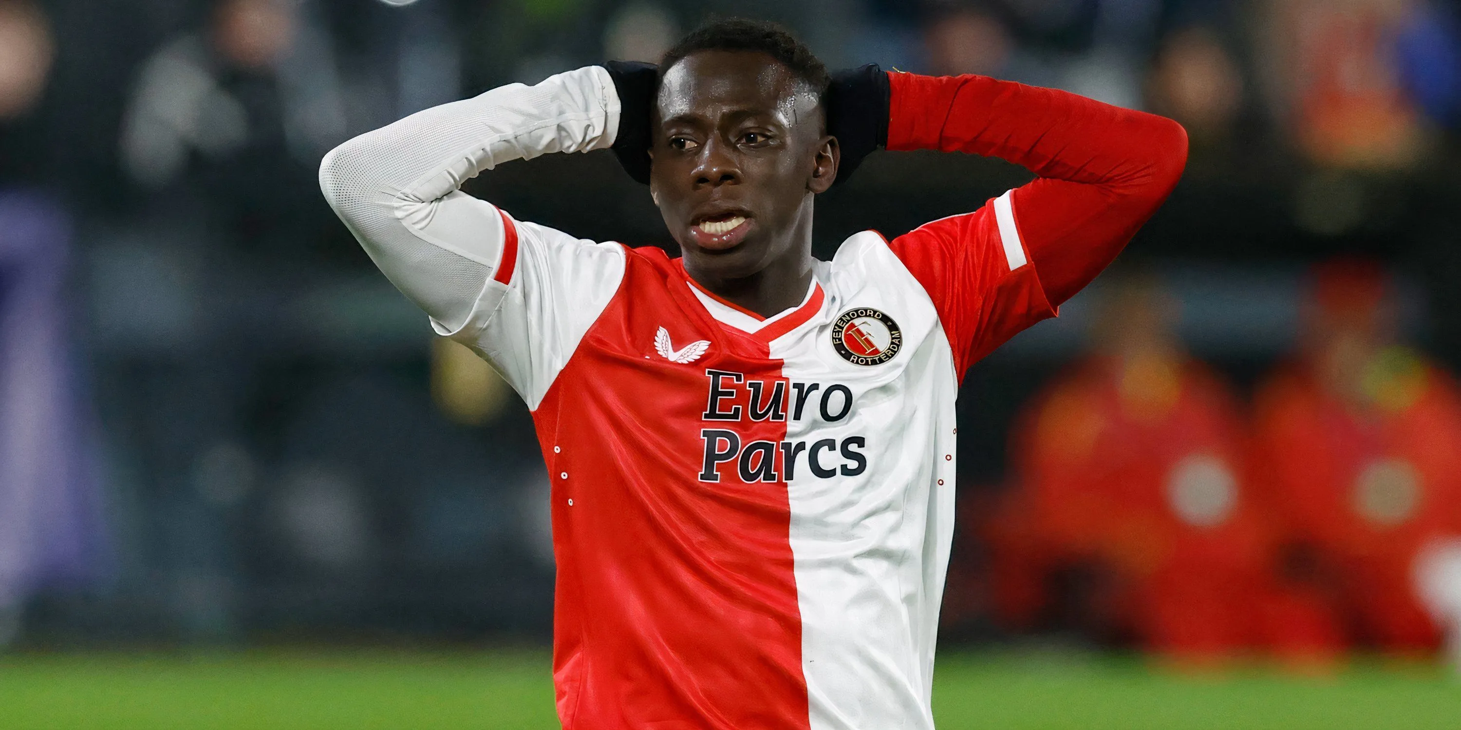 Yankuba Minteh trong màu áo Feyenoord thi đấu dưới dạng cho mượn từ Brighton