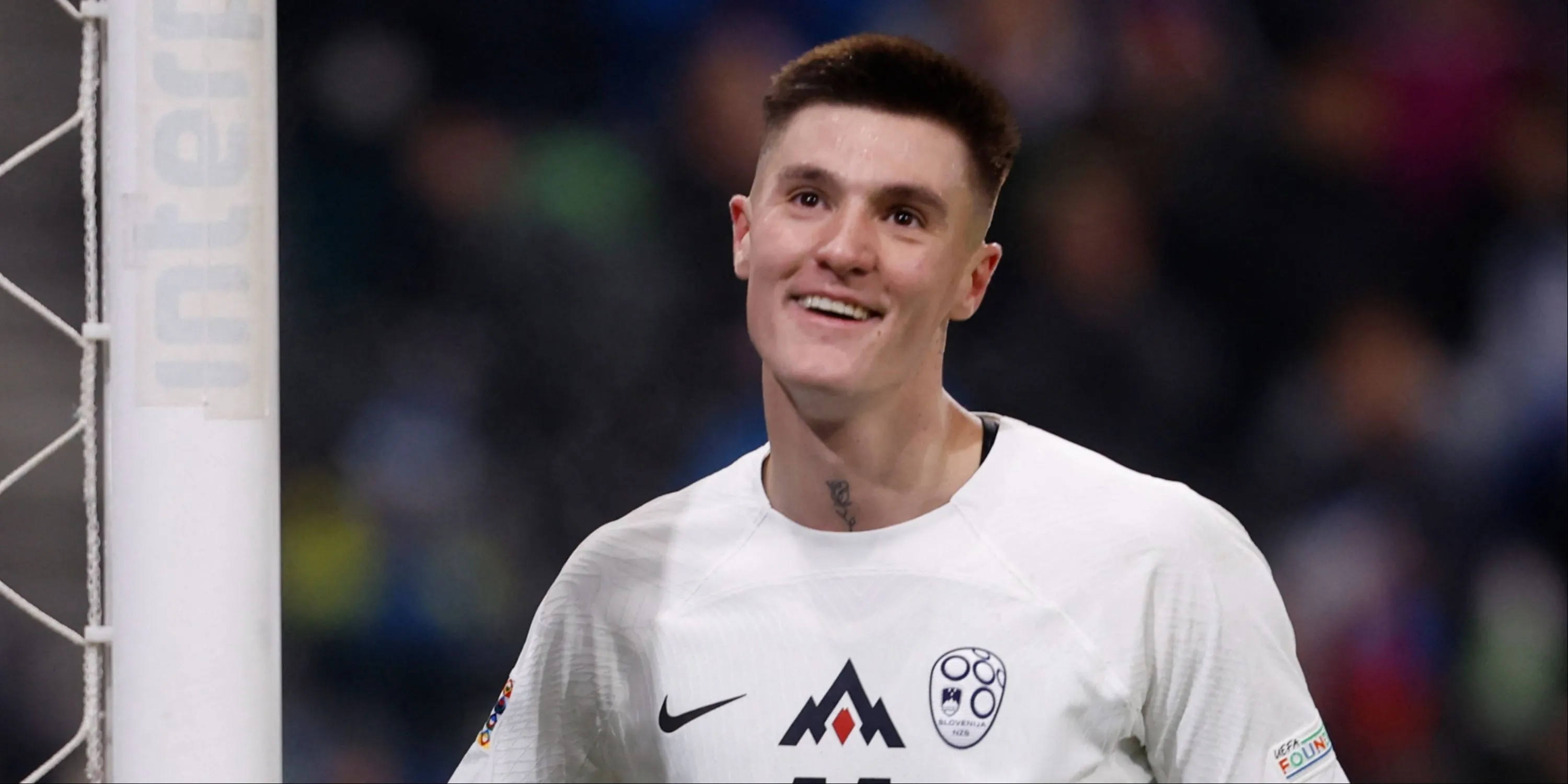 Benjamin Sesko thi đấu cho đội tuyển quốc gia Slovenia