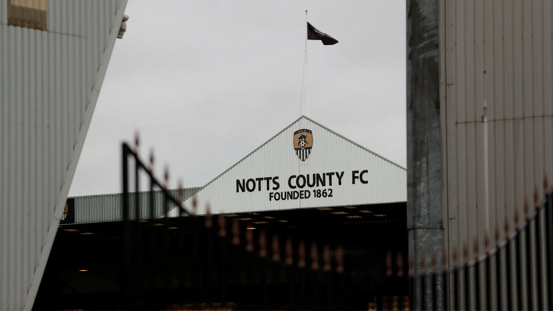 Biểu tượng câu lạc bộ Notts County, đội bóng lâu đời tại giải EFL