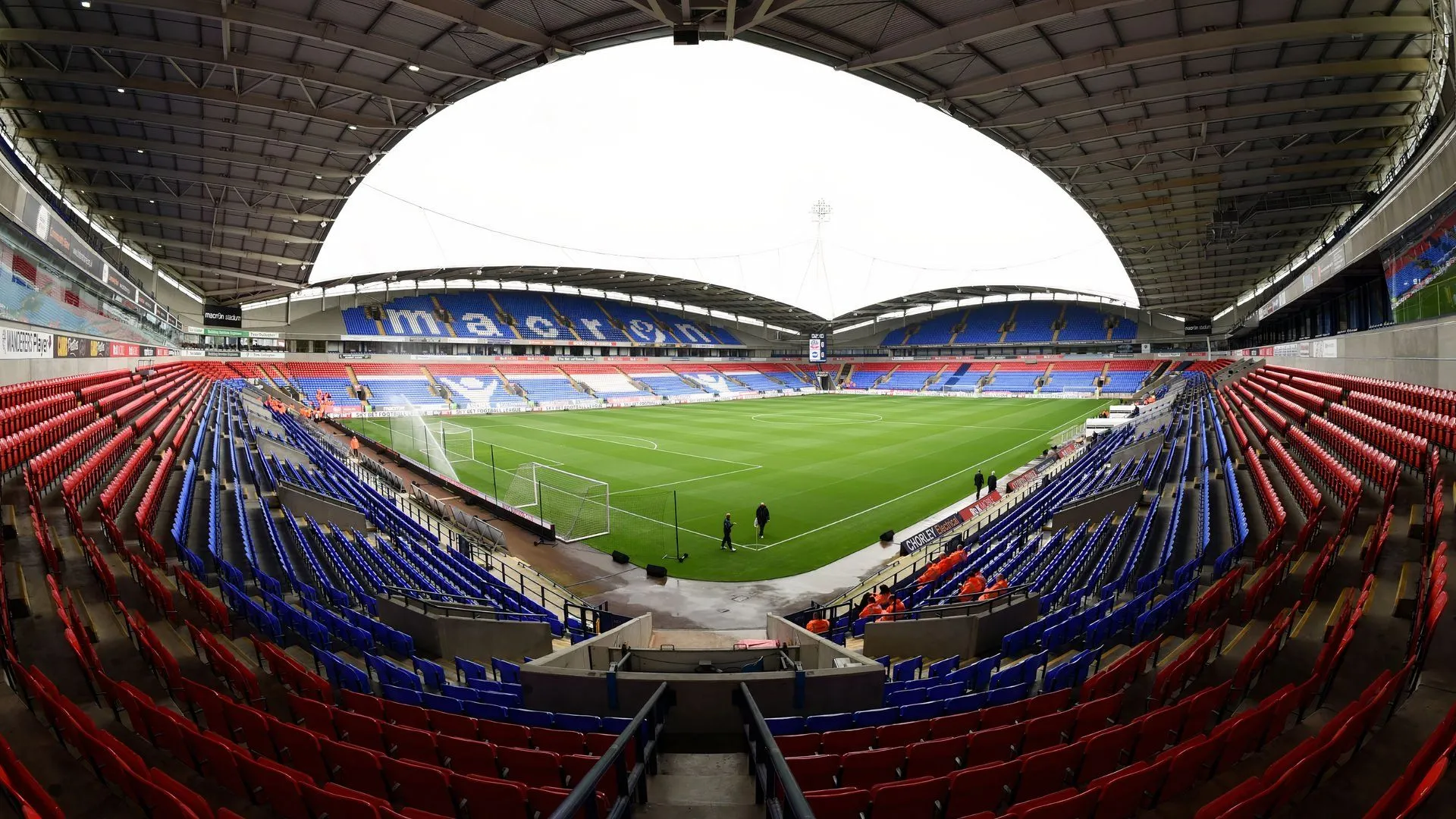Cầu thủ Bolton Wanderers trong trận đấu