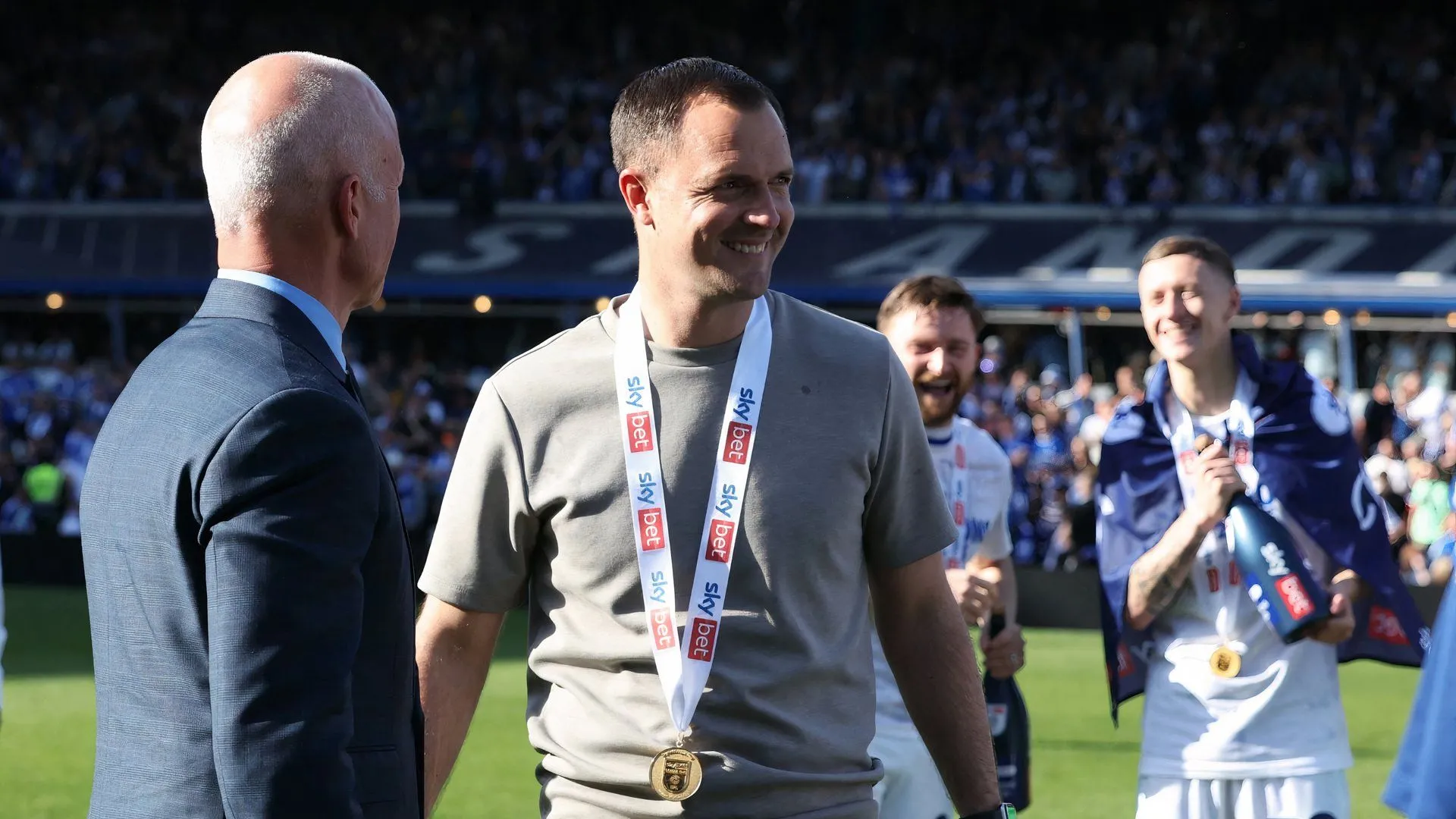Chủ tịch Tom Wagner và HLV Chris Davies của Birmingham City