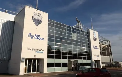Cổng chính Deepdale: Nơi đón những ước mơ và hoài niệm của Preston North End
