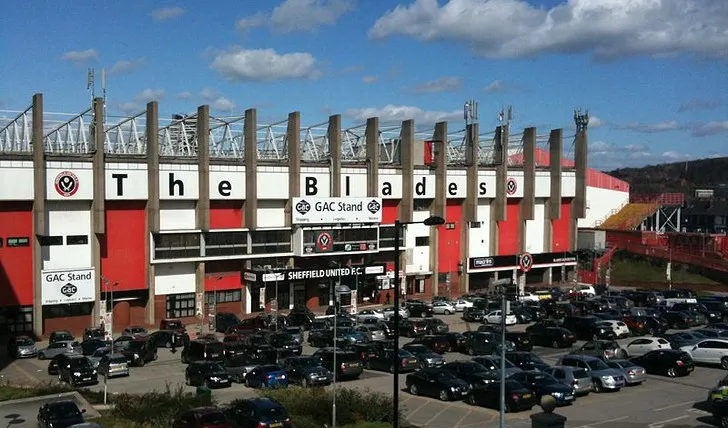 Cổng vào sân Bramall Lane, cánh cửa dẫn lối đến những ký ức bóng đá vĩ đại