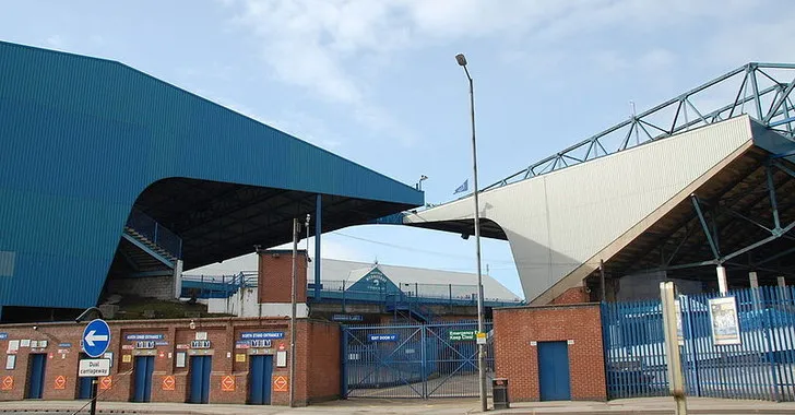 Cổng vào sân Hillsborough với hệ thống cửa quay lịch sử