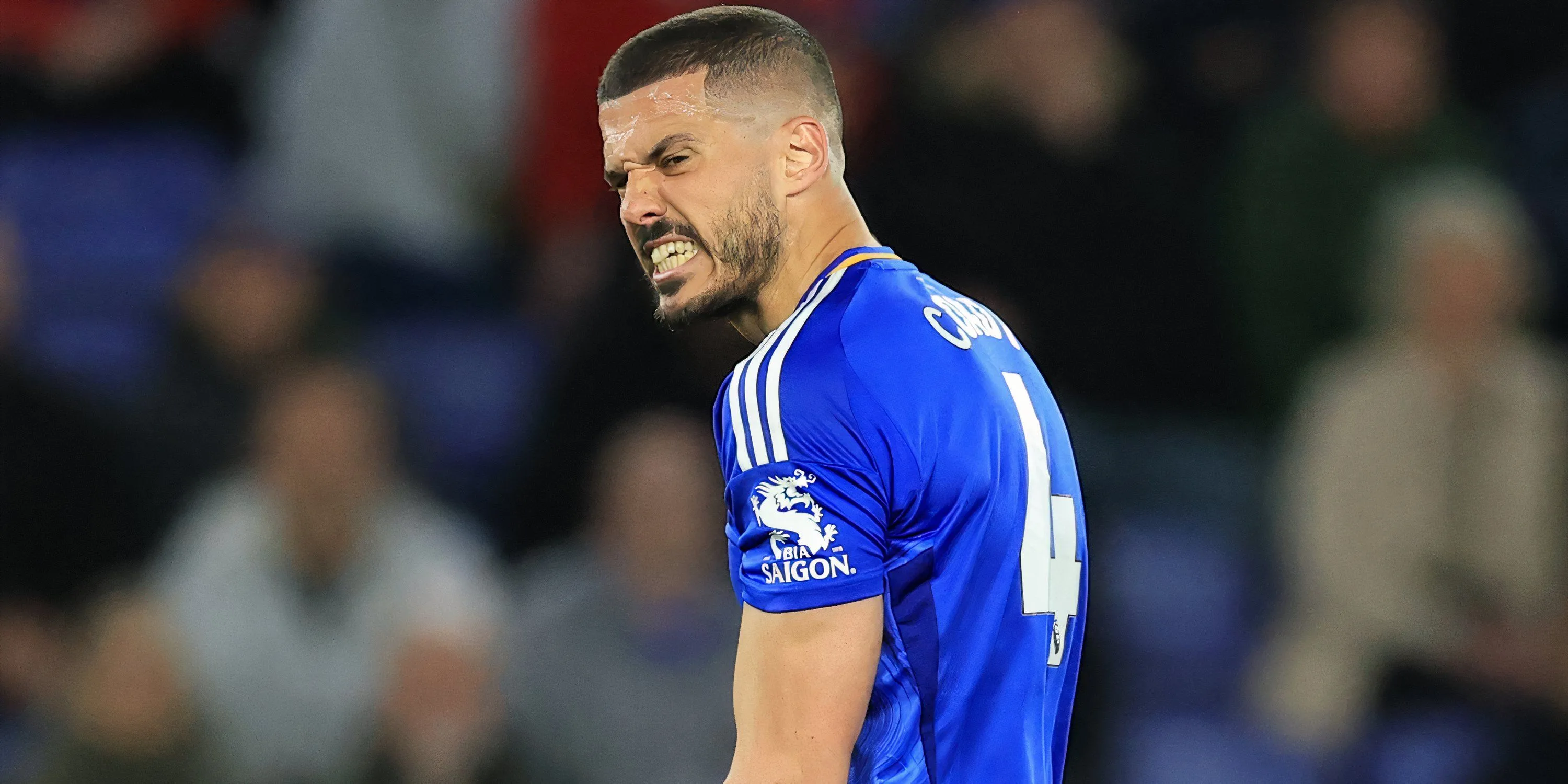 Conor Coady trong màu áo Leicester City, cầu thủ trung vệ đang được Rangers quan tâm chiêu mộ