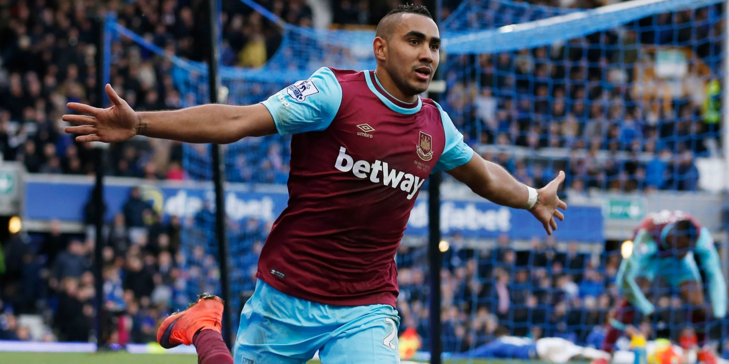 Dimitri Payet trong màu áo West Ham, biểu tượng của những bản hợp đồng đầy hứa hẹn