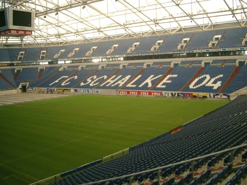 Góc khán đài yên ắng của sân Veltins-Arena, nơi từng chứng kiến biết bao cảm xúc thăng trầm của câu lạc bộ Schalke 04