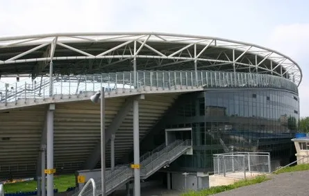 Góc ngoài sân Red Bull Arena, nơi những bước chân hâm mộ từng dừng lại trước mỗi trận đấu.