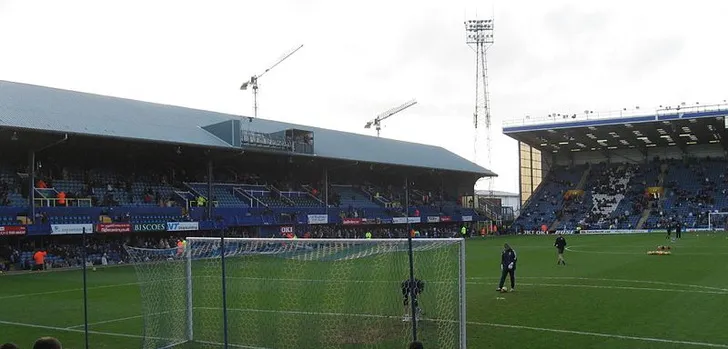 Góc nhìn từ khán đài tại Fratton Park