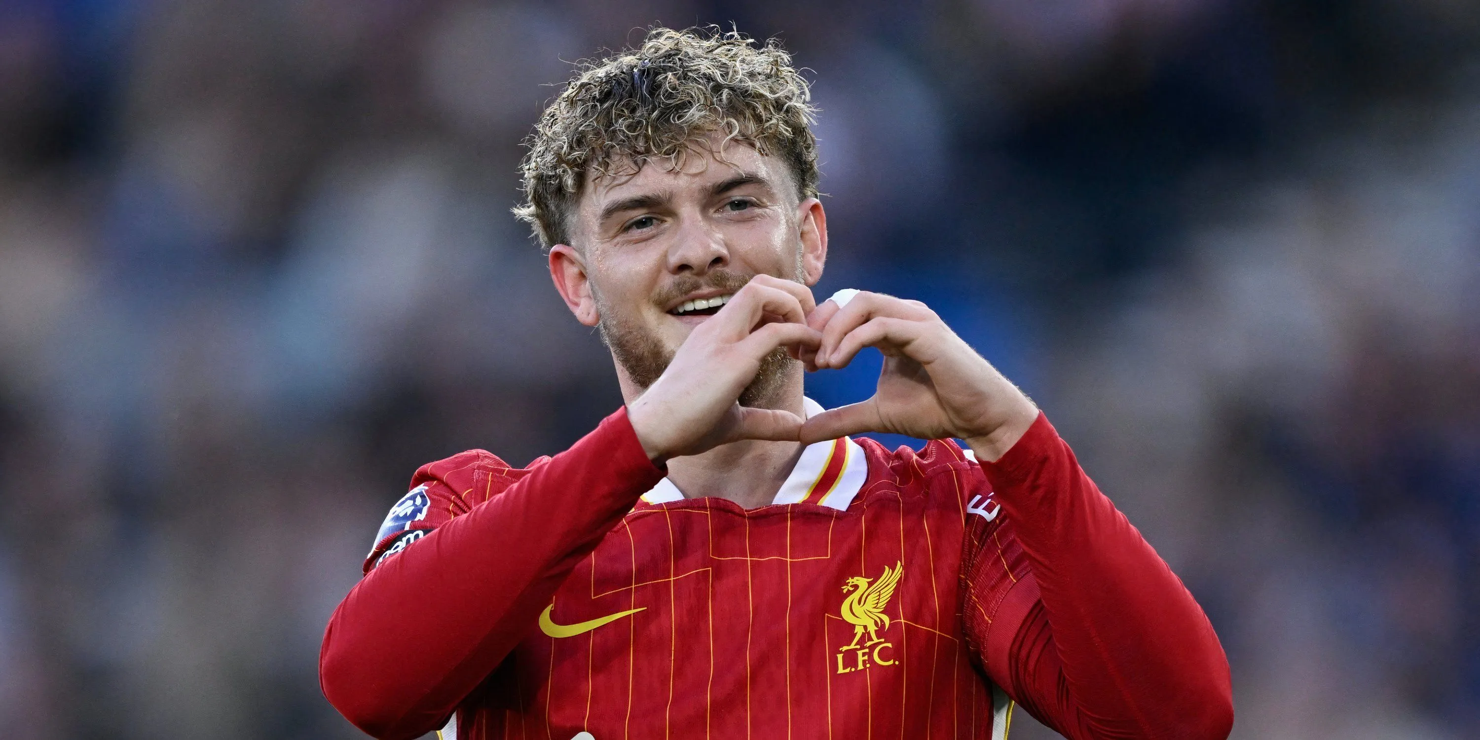 Harvey Elliott, cầu thủ Liverpool được Tottenham quan tâm, đang ăn mừng bàn thắng.
