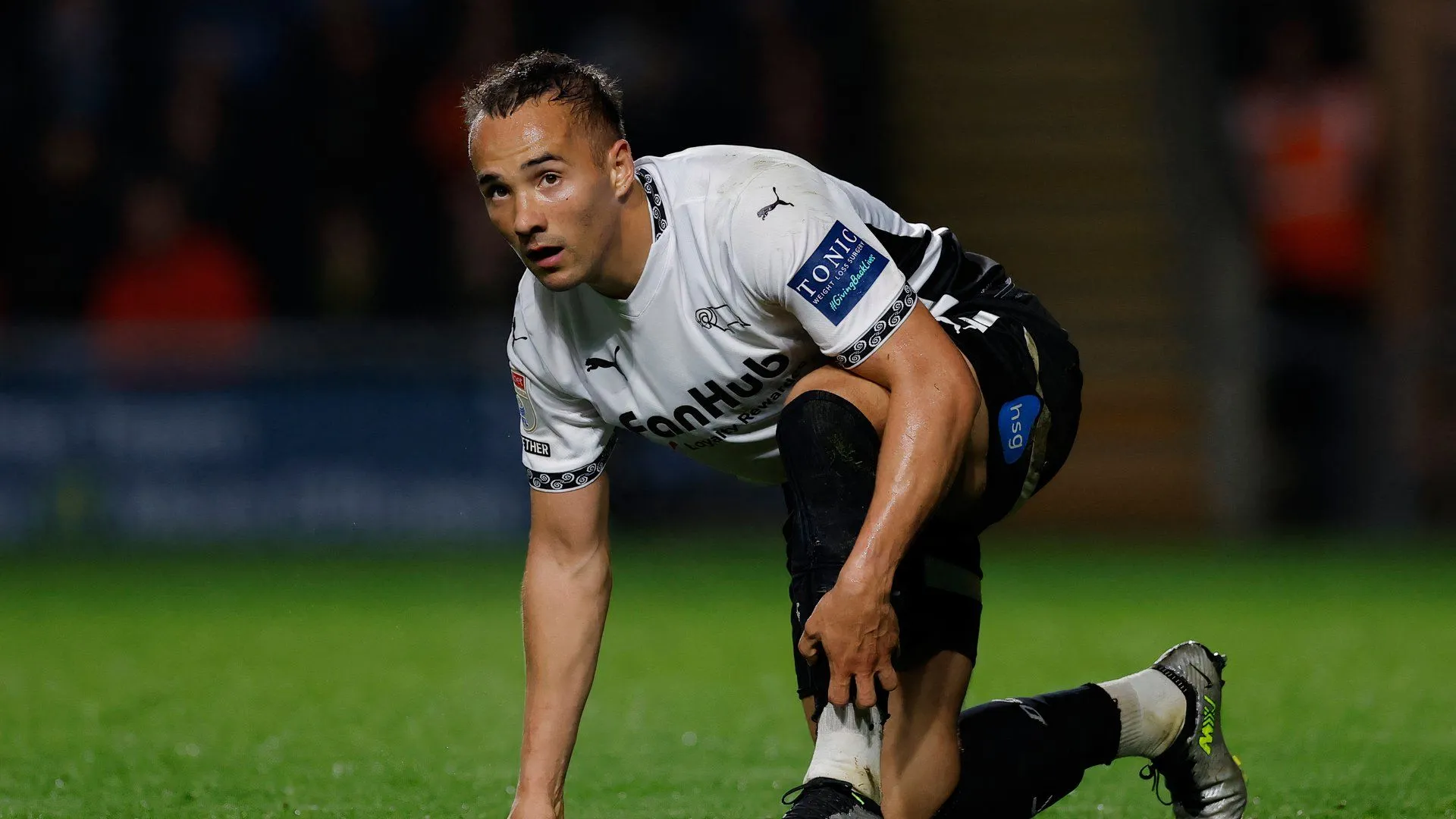 Hậu vệ cánh Kane Wilson trong màu áo Derby County