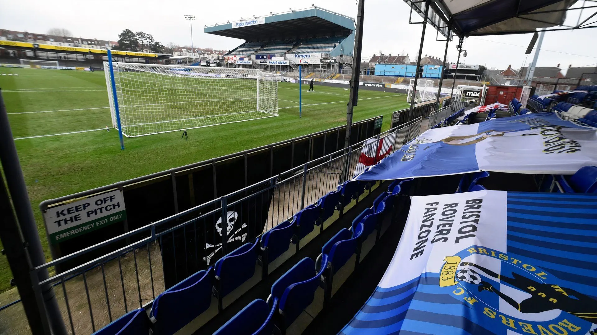 Hình ảnh trận đấu của Bristol Rovers tại Memorial Stadium