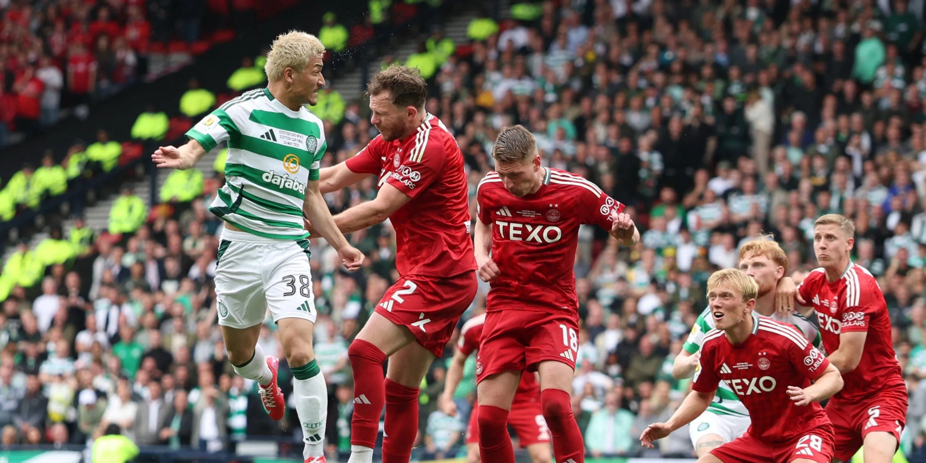 Jakob Breum ăn mừng bàn thắng, niềm hy vọng mới cho hàng công Celtic