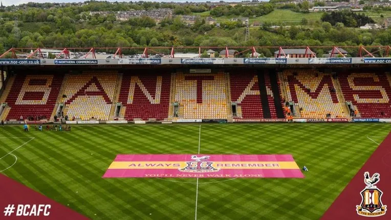 Khán đài Bantams tại sân Valley Parade, nơi các cổ động viên Bradford City cổ vũ.