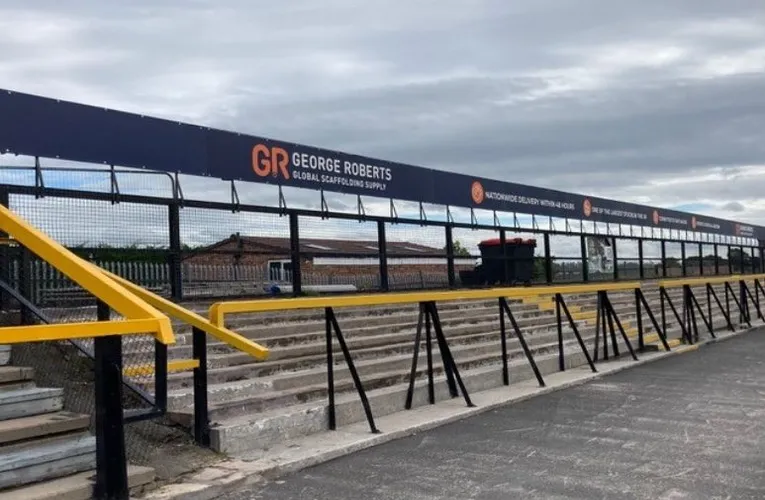 Khán đài Blowick End, khu vực dành cho cổ động viên đội khách tại sân Haig Avenue