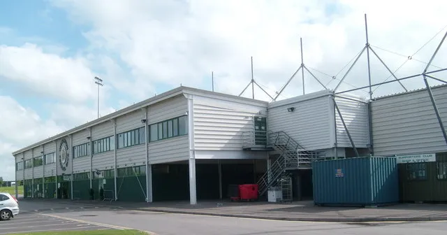 Khán đài chính (Main Stand) của sân Huish Park