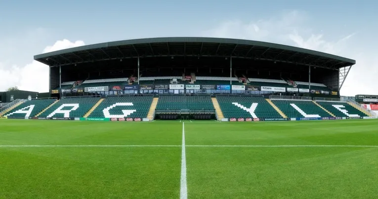 Khán đài chính Mayflower Grandstand tại Home Park, phần lâu đời nhất mang theo bao câu chuyện lịch sử của Plymouth Argyle.