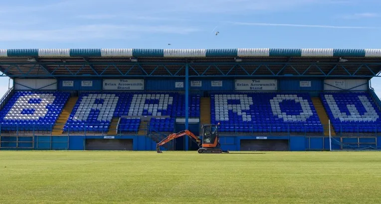 Khán đài chính sân Holker Street, nơi lưu giữ những hồi ức của Barrow AFC