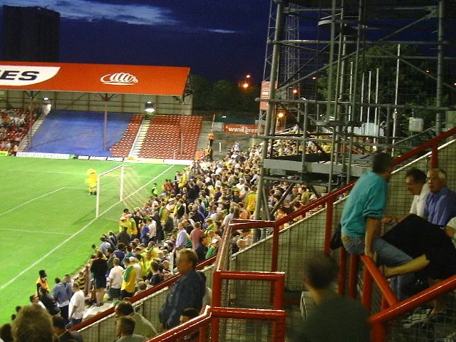 Khán đài dành cho cổ động viên đội khách tại Griffin Park