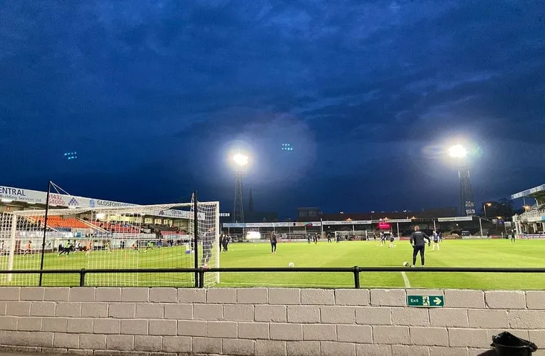 Khán đài Merton tại Edgar Street, nơi gia đình cổ động viên Hereford FC tụ họp.