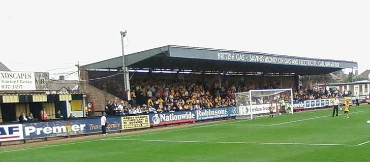 Khán đài North Terrace (Newmarket Road End) tại Abbey Stadium