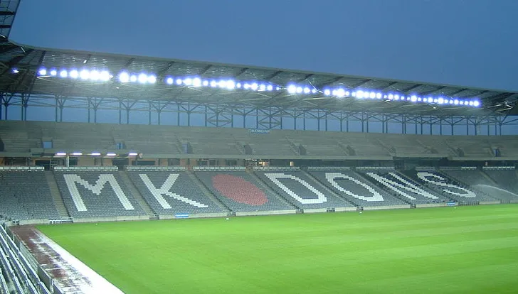Khán đài Stadium MK nhìn từ trên cao, khung cảnh rộng lớn và hiện đại của sân vận động