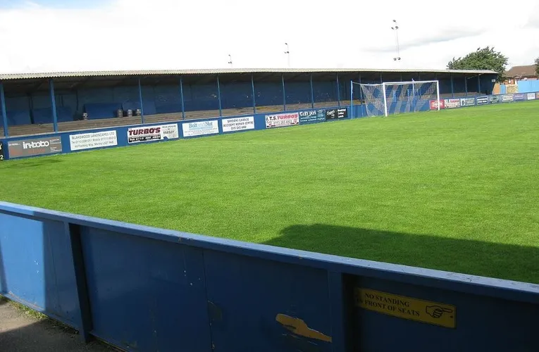 Khán đài Tây The Shed tại The Citadel, nơi cổ động viên Farsley Celtic cuồng nhiệt