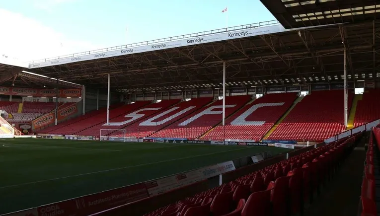 Khán đài The Kop tại Bramall Lane, trái tim cuồng nhiệt của người hâm mộ Sheffield United