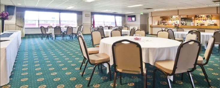 Không gian đón tiếp khách VIP tại The 1888 Lounge của sân Bescot Stadium