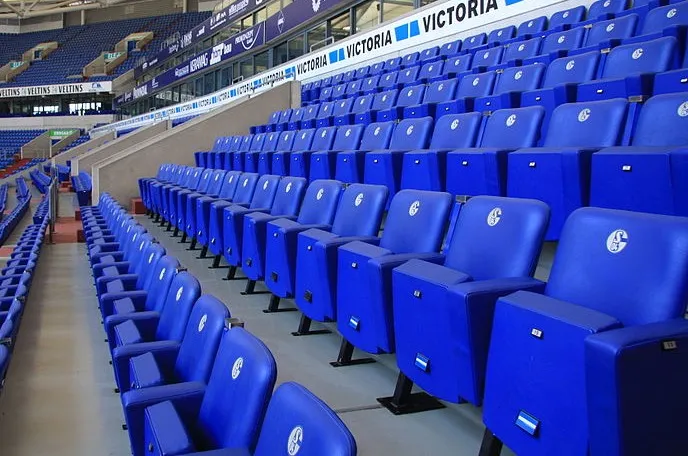 Không gian ghế ngồi VIP sang trọng trong khu vực Hospitality của Veltins-Arena, mang đến trải nghiệm đẳng cấp cho người hâm mộ