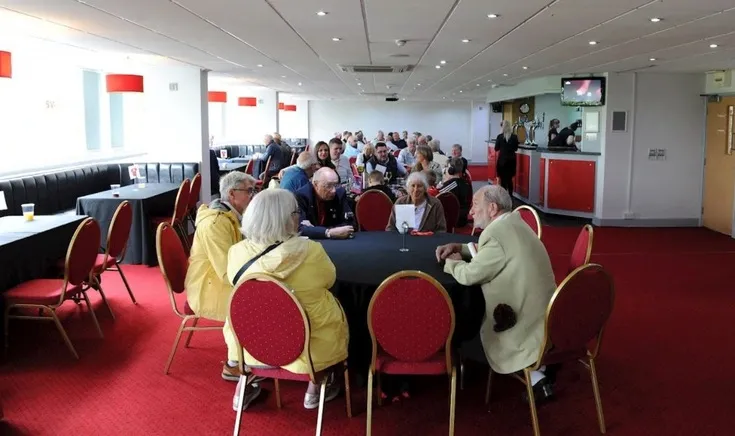 Không gian hospitality tại sân County Ground, trải nghiệm cao cấp cùng Swindon Town
