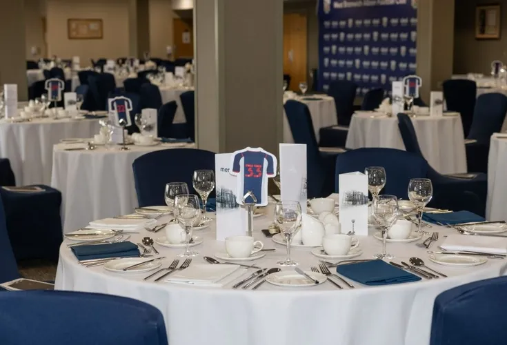 Không gian phòng chờ VIP tại The Hawthorns, dịch vụ khách sạn