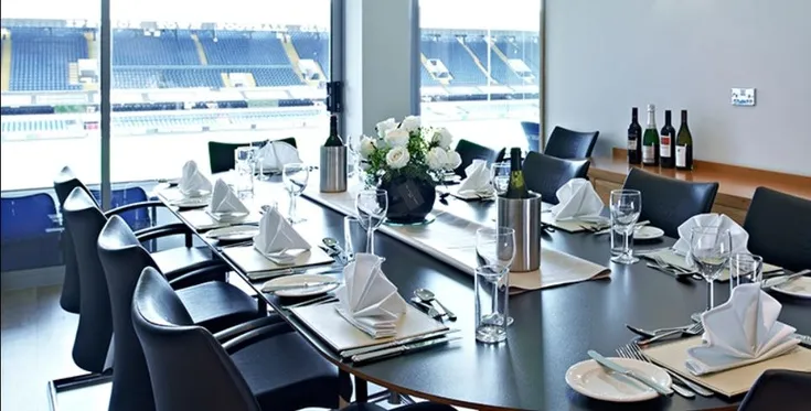 Không gian phòng khách VIP tại sân Portman Road, nơi mang đến trải nghiệm bóng đá đẳng cấp