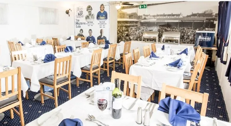 Không gian phòng VIP hospitality sang trọng tại Roots Hall