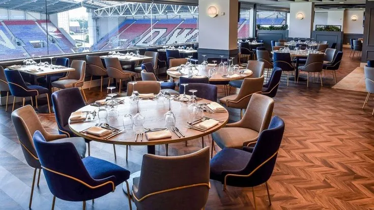 Không gian sang trọng tại Phoenix Lounge, khu tiếp đón VIP sân Brick Community Stadium