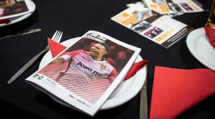 Không gian tiếp đón sang trọng tại sân Broadhall Way của Stevenage FC