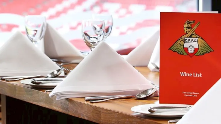 Không gian tiếp đón VIP sang trọng tại Eco-Power Stadium, trải nghiệm độc đáo.