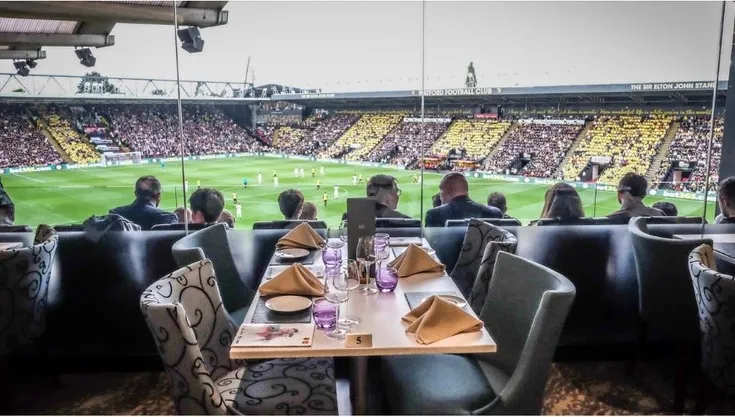 Khu vực box VIP trong gói Hospitality tại sân Vicarage Road, trải nghiệm đẳng cấp cho người hâm mộ