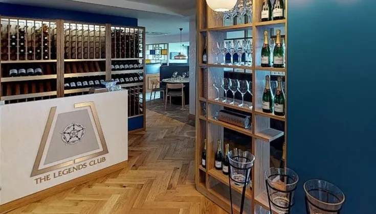 Khu vực dịch vụ khách sạn sang trọng tại Elland Road, mang đến trải nghiệm đẳng cấp cho khách VIP.