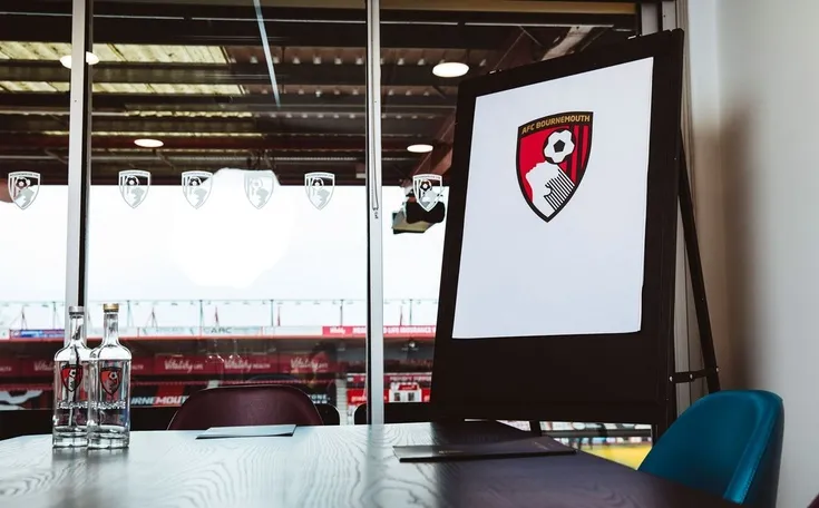 Khu vực dịch vụ khách sạn VIP tại Vitality Stadium, mang đến trải nghiệm đẳng cấp.
