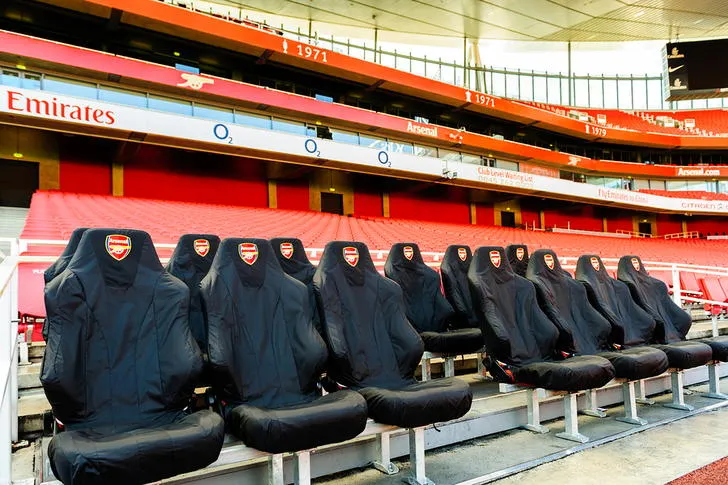 Khu vực kỹ thuật của đội chủ nhà Arsenal, nơi chiến lược được vạch ra