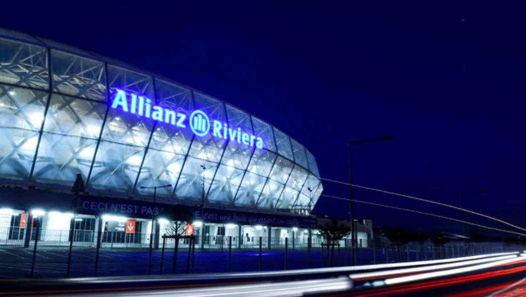 Khu vực phòng chờ VIP sang trọng tại Allianz Riviera, nơi trải nghiệm bóng đá thăng hoa.