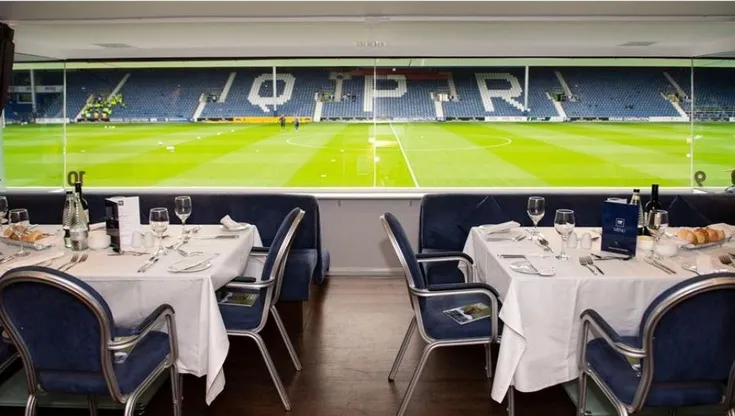 Khu vực tiếp đón khách VIP tại sân vận động Loftus Road của QPR, mang đến trải nghiệm đẳng cấp