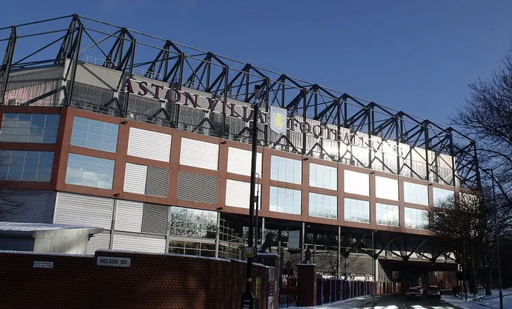 Kiến trúc ngoại thất của sân Villa Park, mang vẻ đẹp cổ điển giữa lòng Birmingham