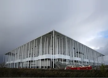 Kiến trúc uy nghi của sân vận động Matmut Atlantique dưới ánh chiều tà, biểu tượng của bóng đá Bordeaux