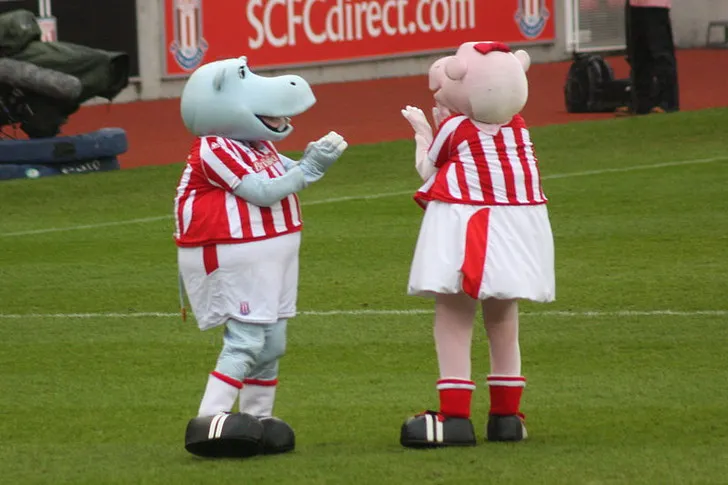 Linh vật Pottermus Hippo và Pottermiss Hippo, biểu tượng quen thuộc của Stoke City