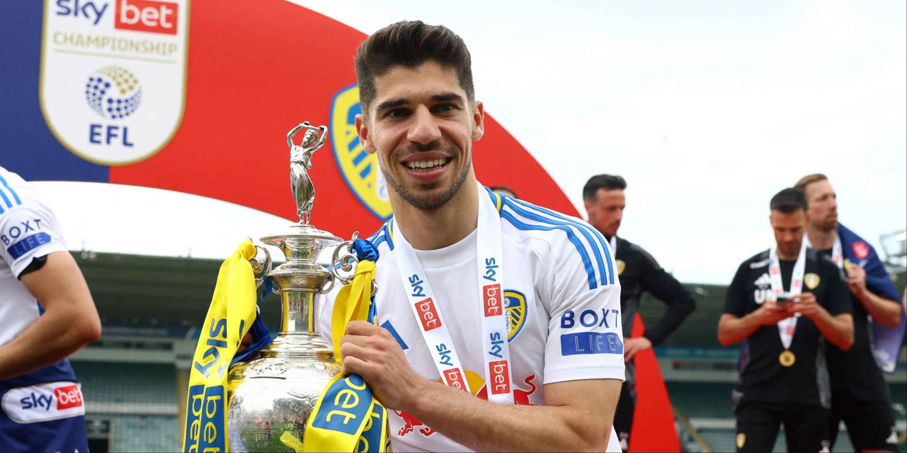 Manor Solomon trong màu áo Leeds United, cầu thủ cánh từng tạo dấu ấn tại Elland Road